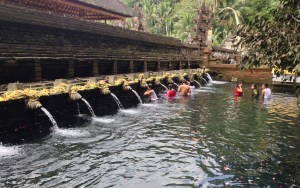 Cleansing ceremony @ Tirta Empul