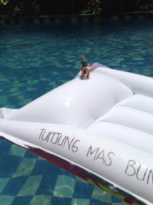 Casha & Lync enjoying the pool at Tunjung Mas