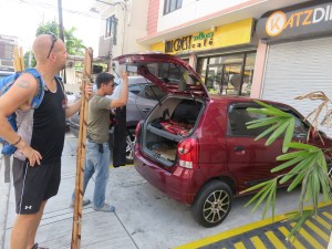 Humongen with short sticks. Also called Bangkaw or "long staff" by the locals