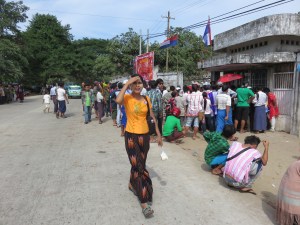 People lining up to see tha match in two hours