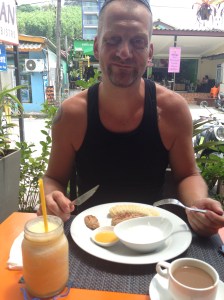 Breakfast: Oatmeal pancakes, yogurt, honey and banana. Juice from Pinapple and apple.